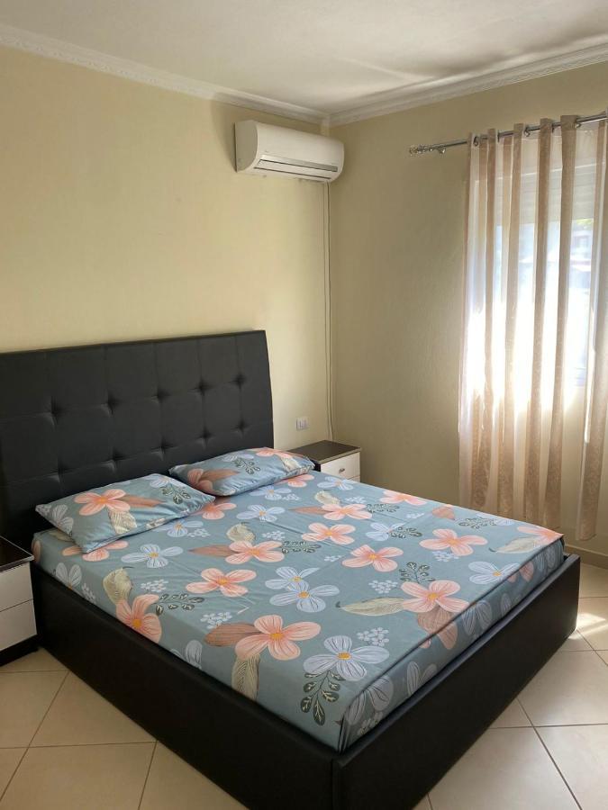 Saimir Apartaments Vlorë Exteriör bild